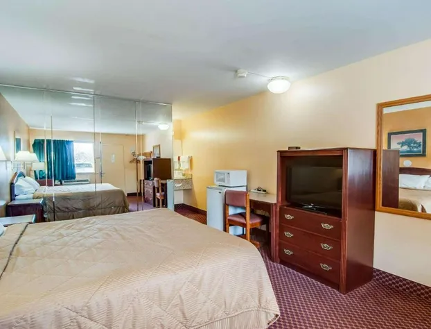 Econo Lodge Near Bluefield College hotel detail image 4