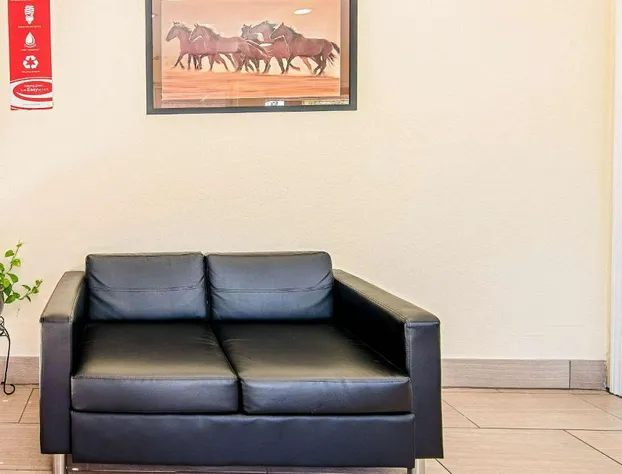 Econo Lodge Near Motor Speedway hotel detail image 4