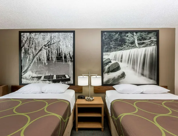 Super 8 by Wyndham Hays KS hotel detail image 4