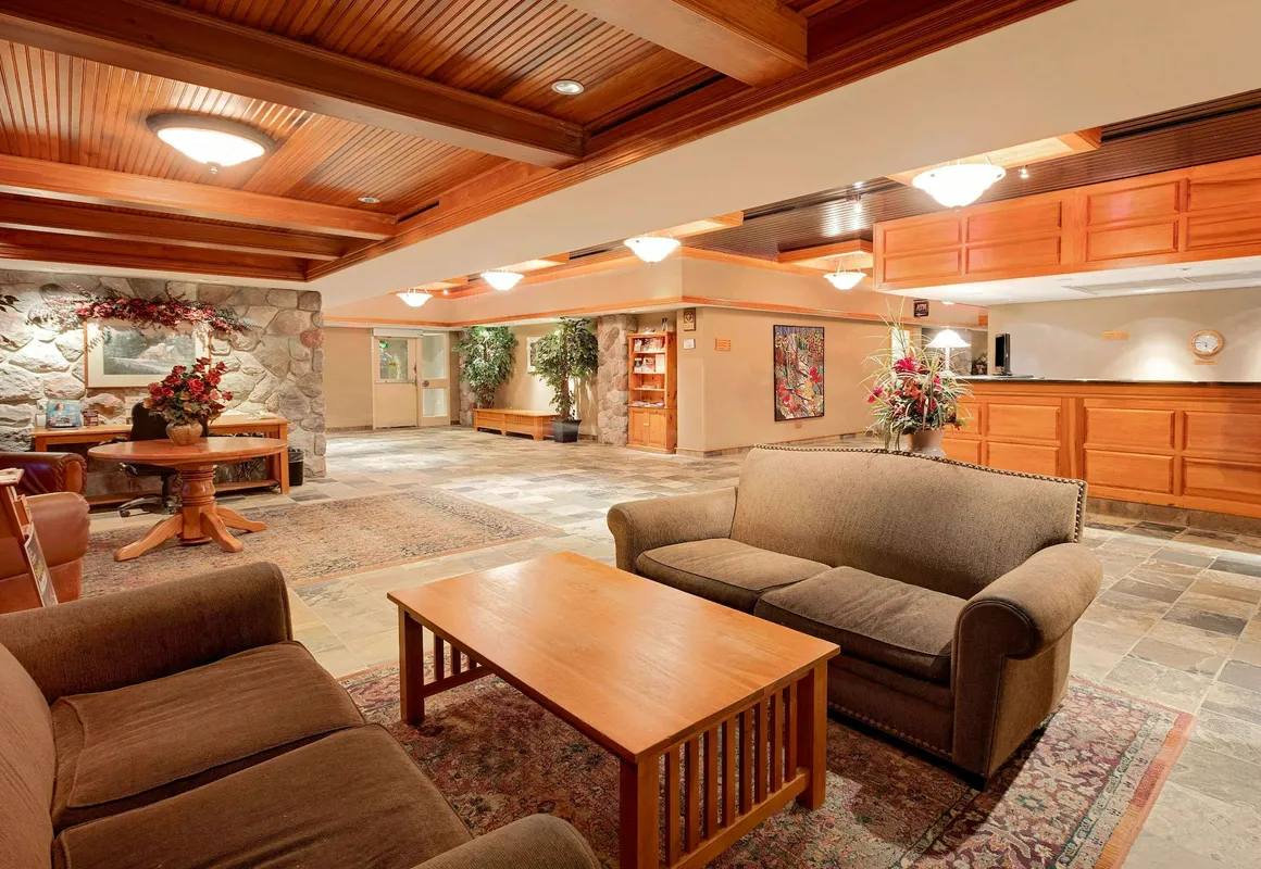 Ramada by Wyndham Pinewood Park Resort North Bay hotel hero