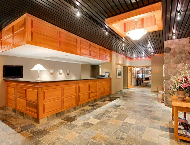 Ramada by Wyndham Pinewood Park Resort North Bay hotel detail image 1