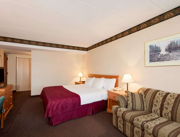 Ramada by Wyndham Pinewood Park Resort North Bay hotel detail image 3