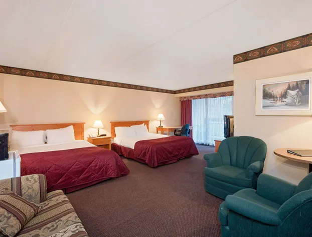 Ramada by Wyndham Pinewood Park Resort North Bay hotel detail image 4