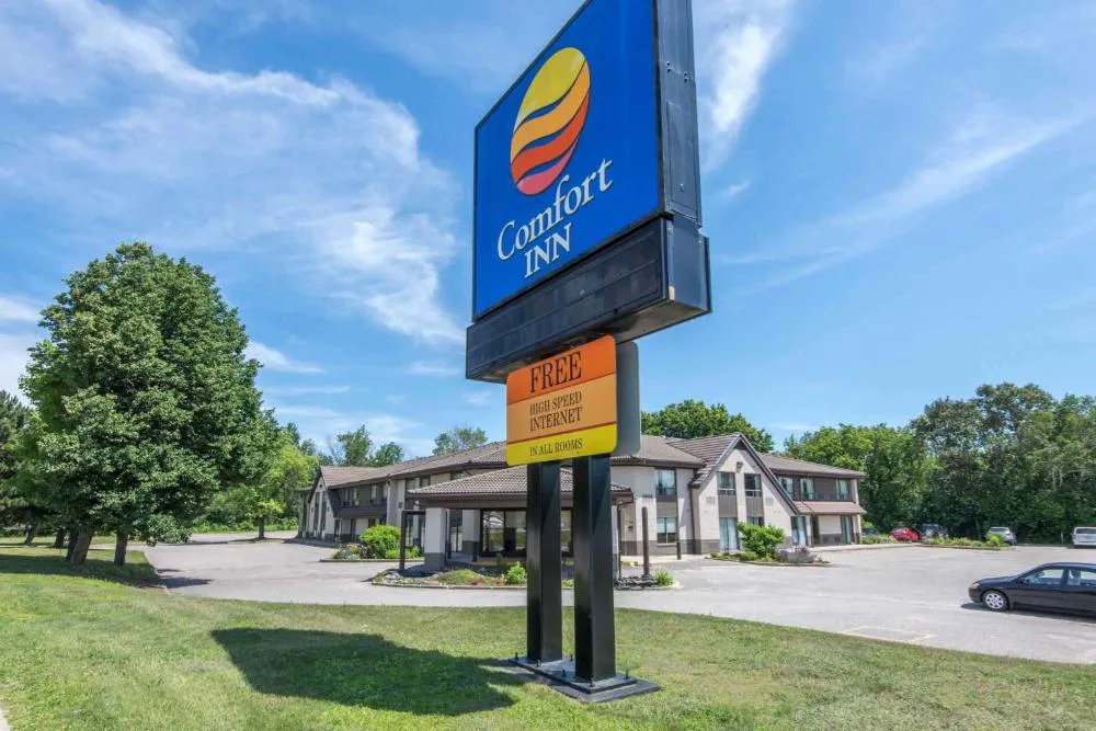 Comfort Inn hotel hero