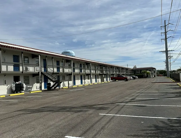 Motel 6 Beaumont, TX hotel detail image 1