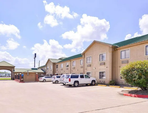 Quality Inn & Suites Beaumont hotel detail image 1