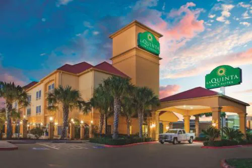 La Quinta Inn & Suites by Wyndham Beaumont West hotel hero