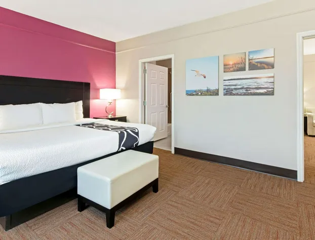 La Quinta Inn & Suites by Wyndham Winnie hotel detail image 4