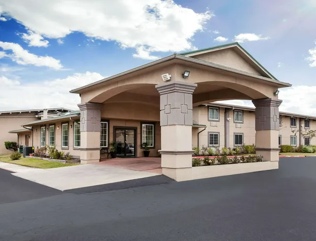 Super 8 by Wyndham Beaumont I-10 South/College St hotel detail image 2