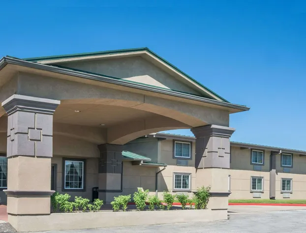 Super 8 by Wyndham Beaumont I-10 South/College St hotel detail image 3