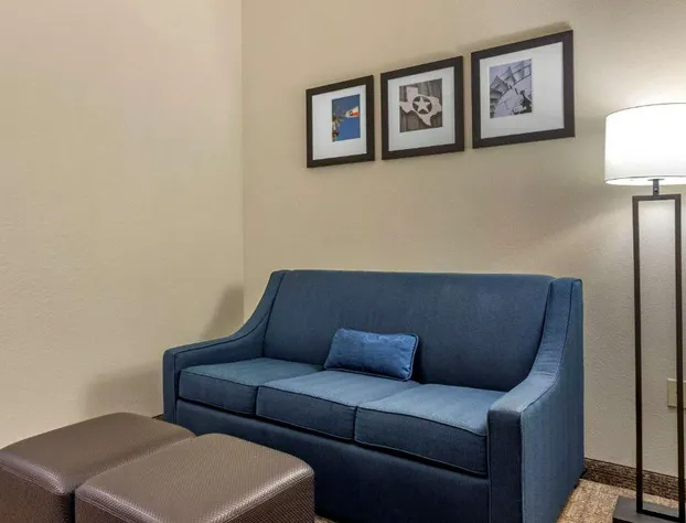 Comfort Inn & Suites Paris hotel detail image 4