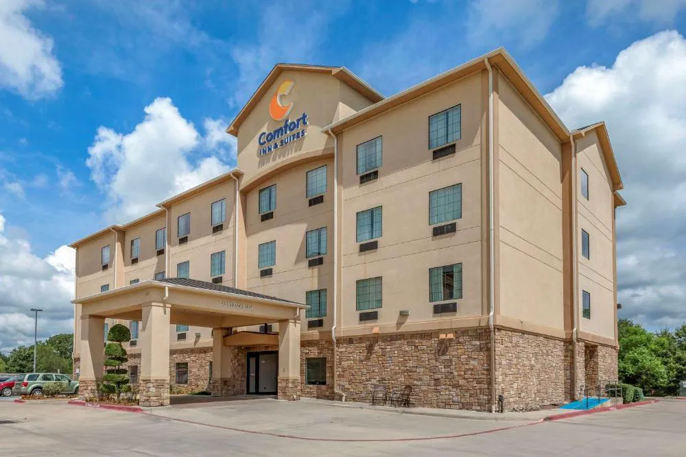 Comfort Inn & Suites Paris hotel hero