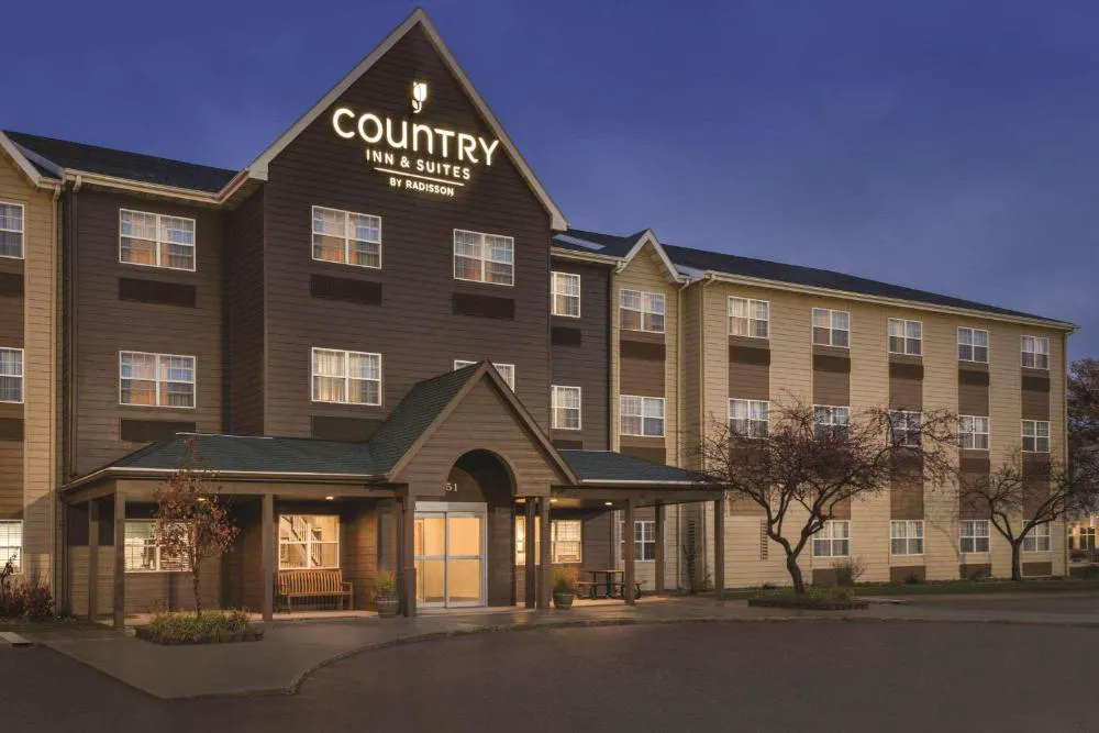 Country Inn & Suites by Radisson, Dakota Dunes, SD hotel hero