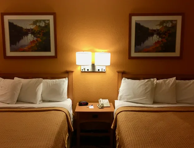 Travelodge by Wyndham Muskegon hotel detail image 2