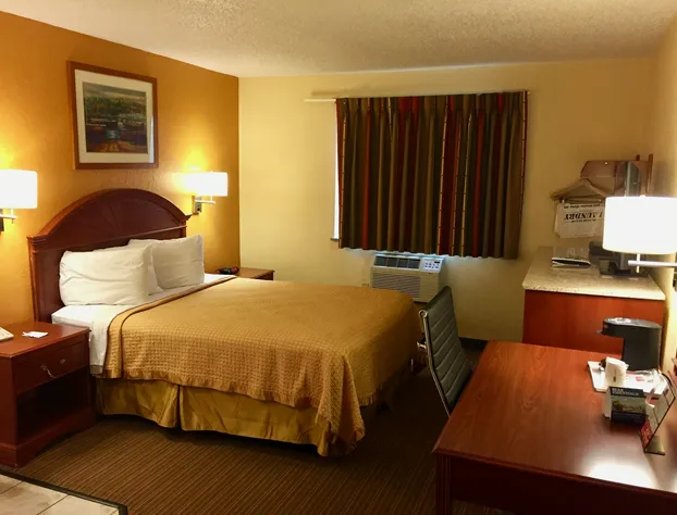 Travelodge by Wyndham Muskegon hotel detail image 3