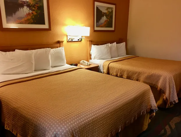 Travelodge by Wyndham Muskegon hotel detail image 4