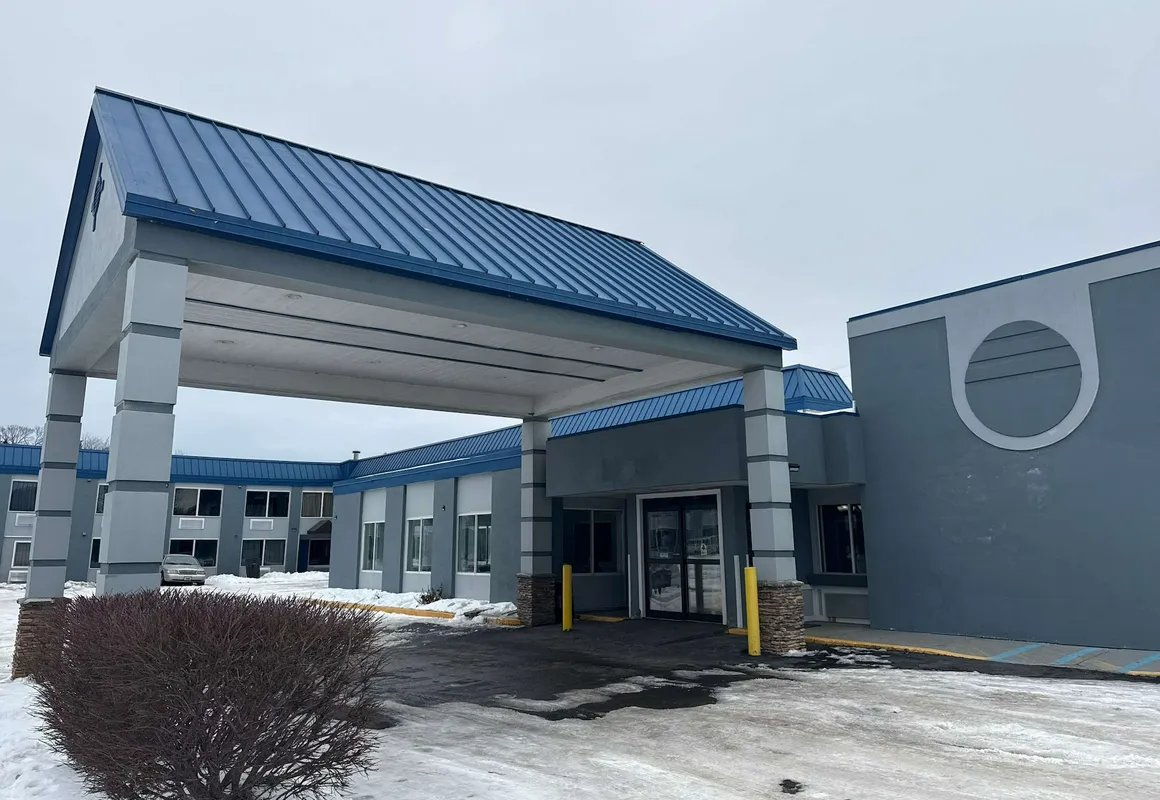 Days Inn & Suites by Wyndham Norton Shores/Muskegon hotel hero