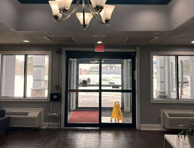 Days Inn & Suites by Wyndham Norton Shores/Muskegon hotel detail image 1