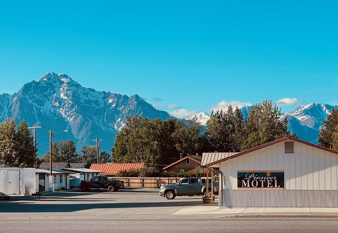 The Pioneer Motel hotel hero