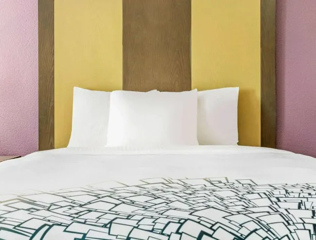 La Quinta Inn & Suites by Wyndham Hillsboro hotel detail image 1