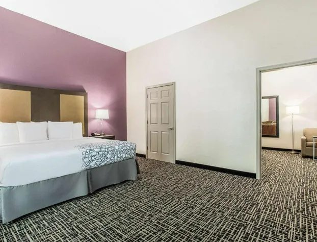 La Quinta Inn & Suites by Wyndham Hillsboro hotel detail image 2