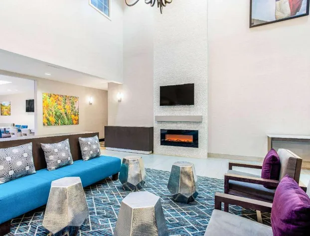 La Quinta Inn & Suites by Wyndham Hillsboro hotel detail image 3