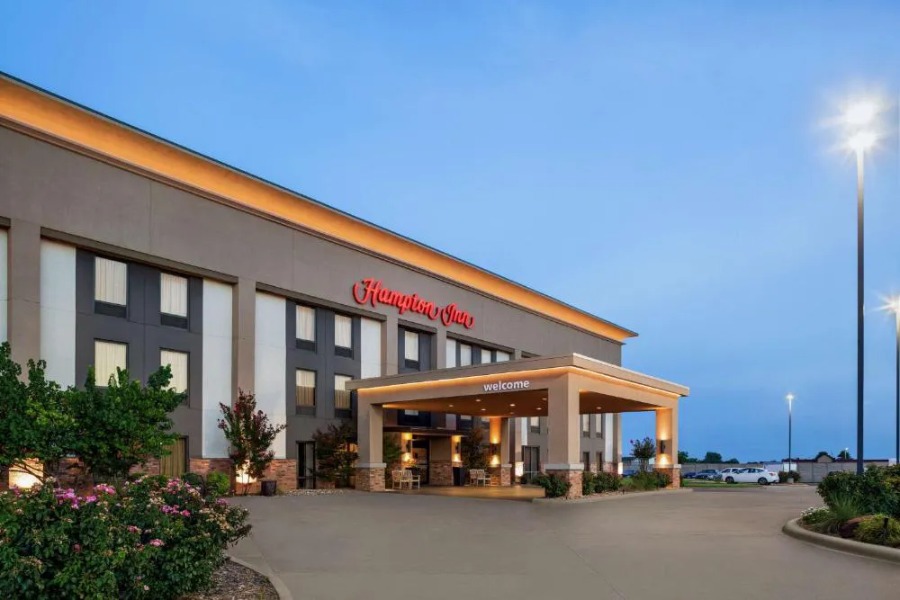 Hampton Inn Paris hotel hero