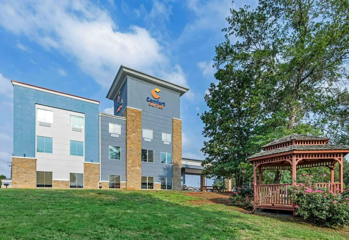 Comfort Suites hotel hero