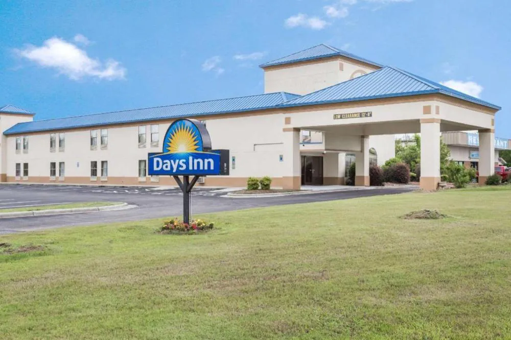 Days Inn by Wyndham Selma hotel hero
