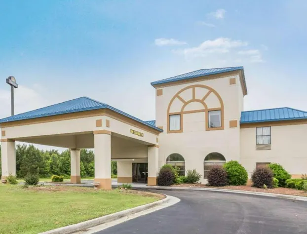 Days Inn by Wyndham Selma hotel detail image 1