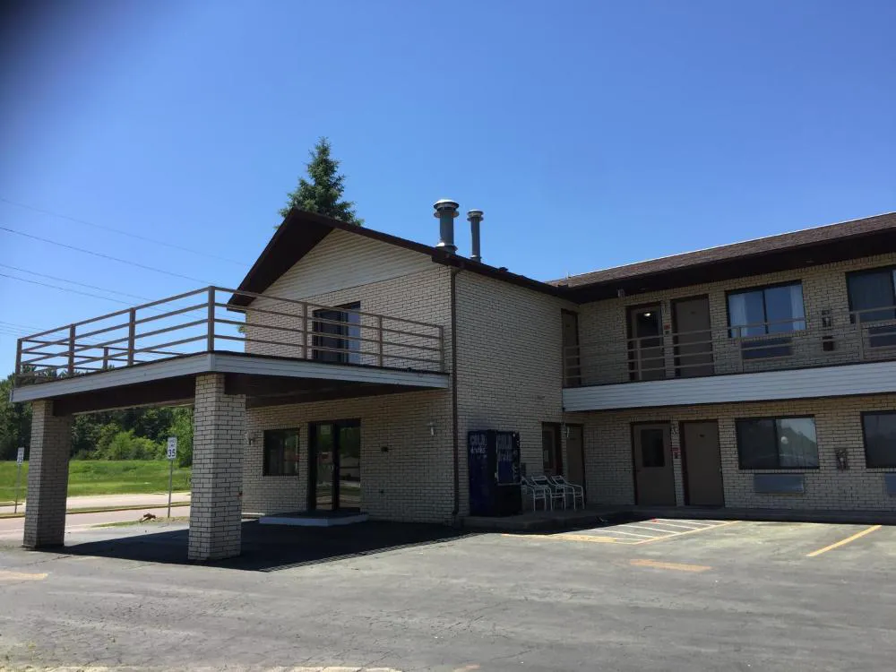 Malibu Inn hotel hero