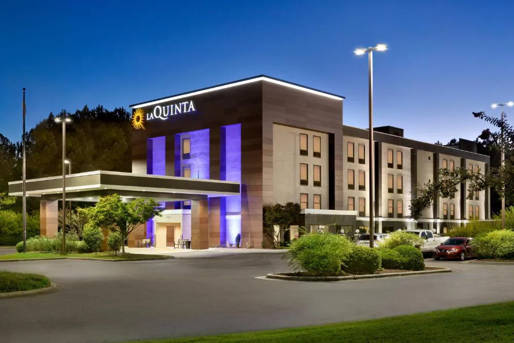 La Quinta Inn & Suites by Wyndham Selma/Smithfield I-95 hotel hero