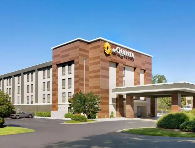 La Quinta Inn & Suites by Wyndham Selma/Smithfield I-95 hotel detail image 2