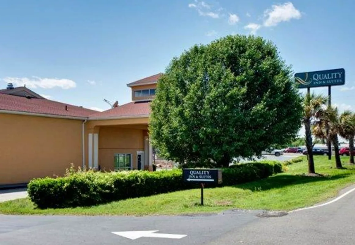 Quality Inn & Suites Monroe hotel hero