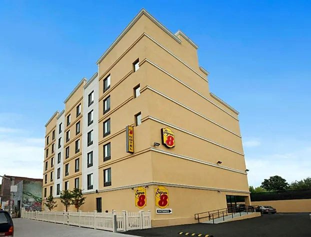 Super 8 by Wyndham Bronx hotel detail image 1
