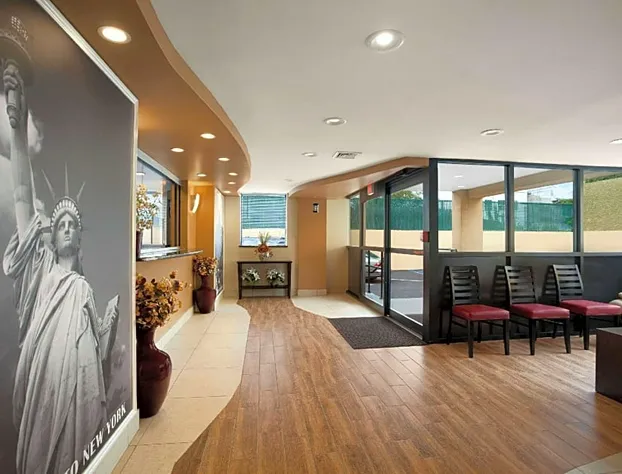 Super 8 by Wyndham Bronx hotel detail image 3