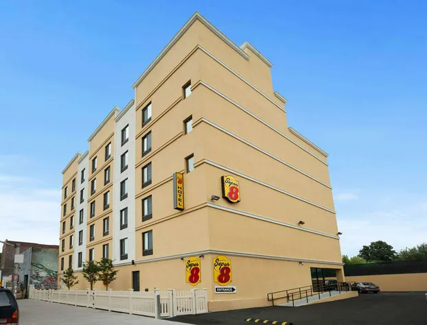 Super 8 by Wyndham Bronx hotel detail image 1
