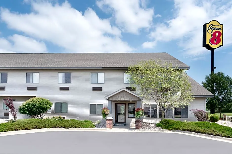 Super 8 by Wyndham Sparta hotel hero