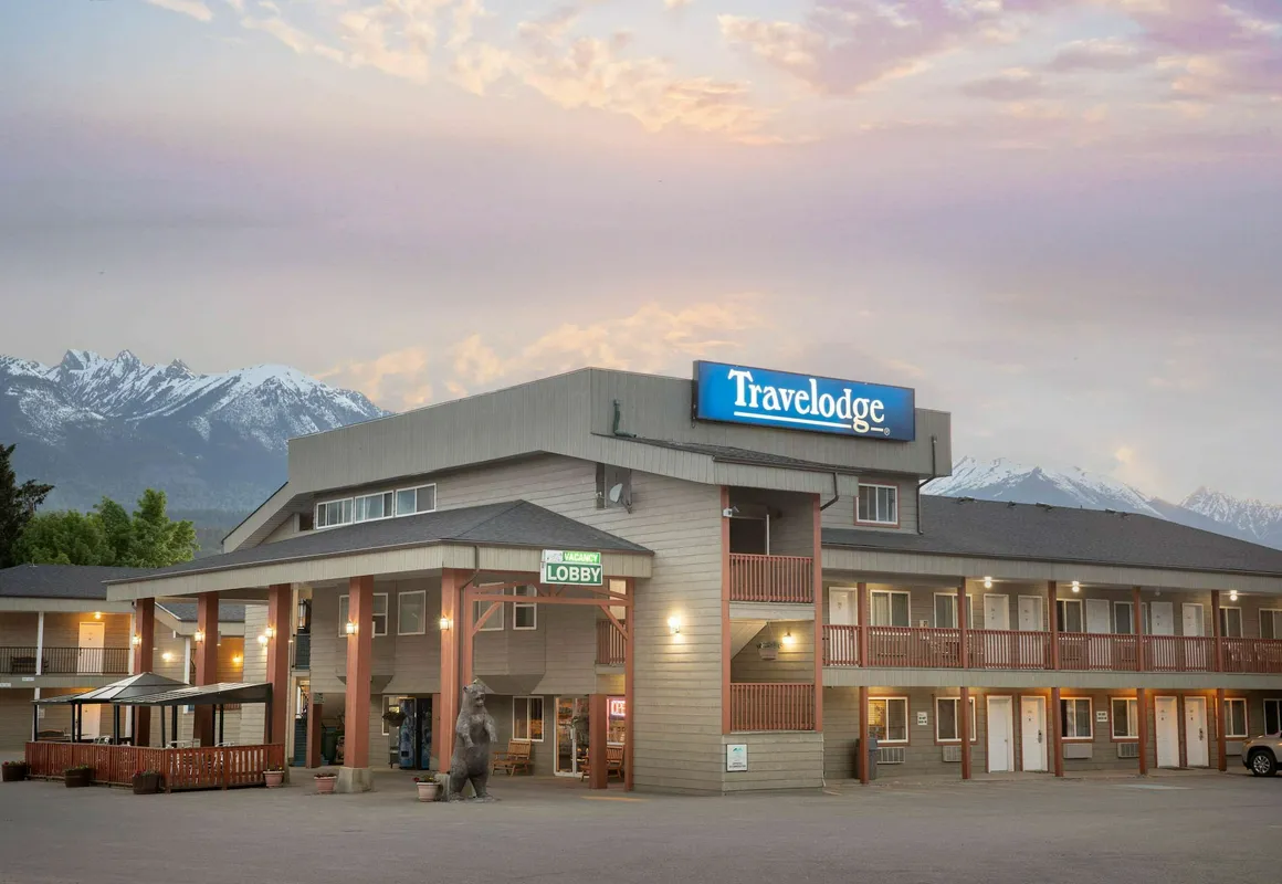 Travelodge by Wyndham Golden Sportsman Lodge hotel hero