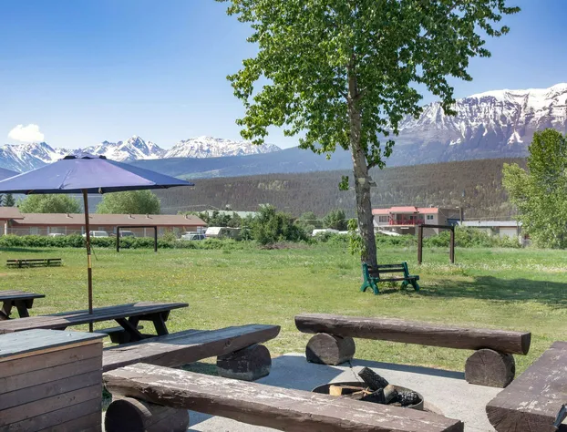 Travelodge by Wyndham Golden Sportsman Lodge hotel detail image 4