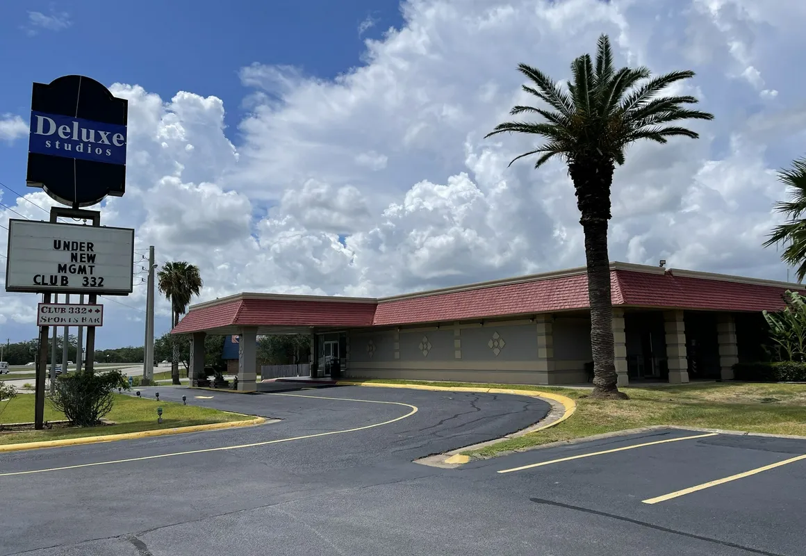 Super 8 by Wyndham Lake Jackson/Clute hotel hero