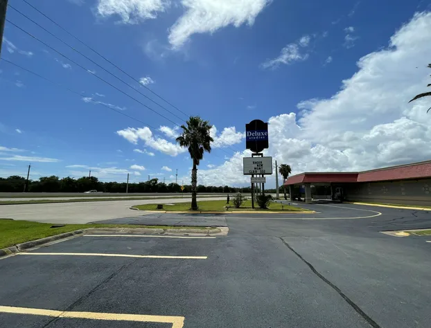 Super 8 by Wyndham Lake Jackson/Clute hotel detail image 3