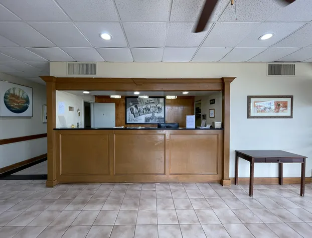 Super 8 by Wyndham Lake Jackson/Clute hotel detail image 4