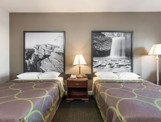 Super 8 by Wyndham Petersburg hotel detail image 3
