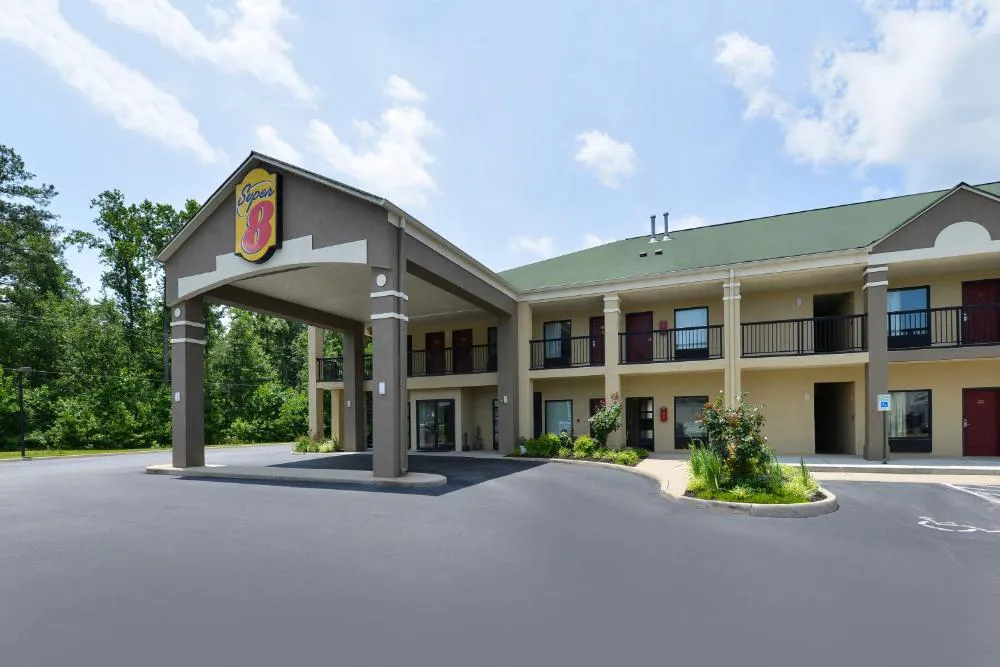 Super 8 by Wyndham Petersburg hotel hero