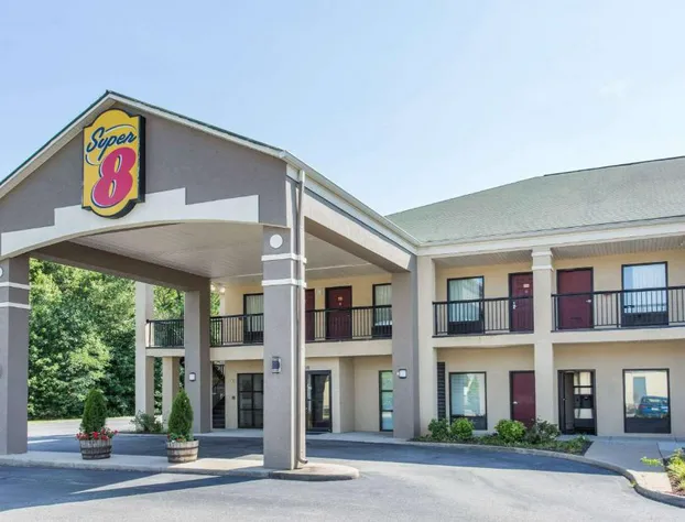 Super 8 by Wyndham Petersburg hotel detail image 1