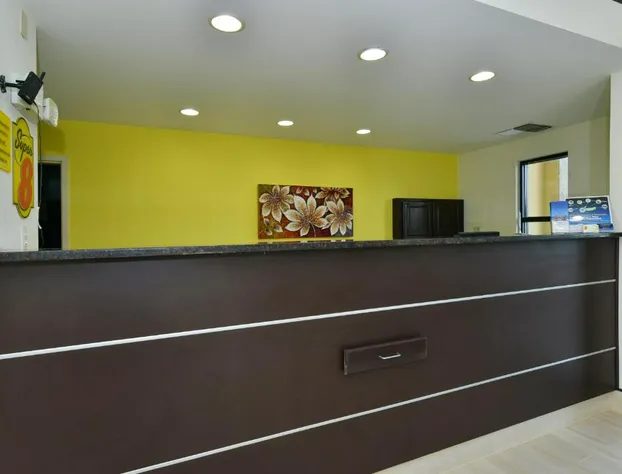 Super 8 by Wyndham Petersburg hotel detail image 4