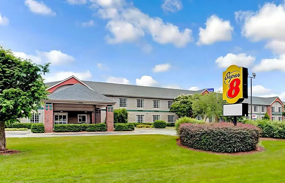 Super 8 by Wyndham Smithfield/Selma hotel hero
