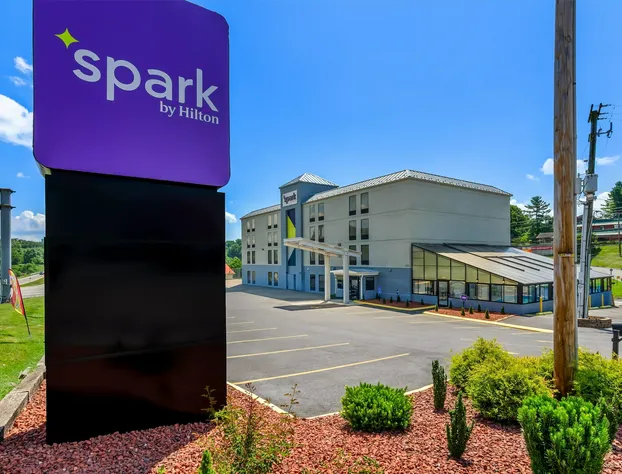 Spark by Hilton Wytheville East Main Street hotel detail image 2