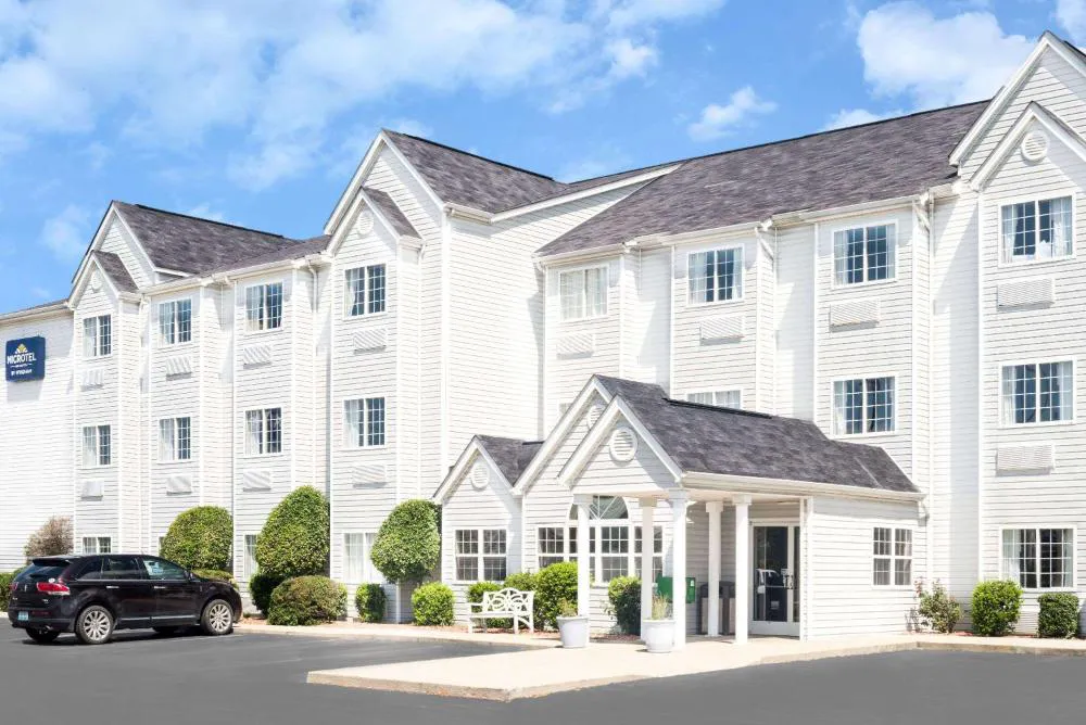 Microtel Inn & Suites by Wyndham London hotel hero